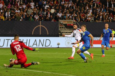 Nuremberg, Almanya - 3 Haziran 2024: Ukraynalı kaleci Anatoliy Trubin, Almanya 'nın Nuremberg' deki Max-Morlock-Stadion maçında oynadığı Friendly maçında Deniz Undav 'ın (26.