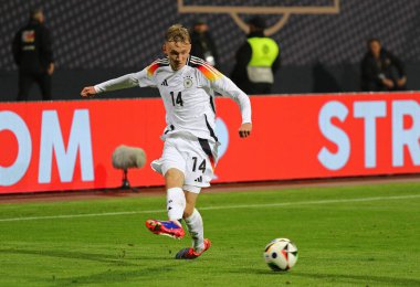 Nuremberg, Almanya - 3 Haziran 2024: Alman Maximilian Beier Almanya 'nın Nuremberg kentindeki Max-Morlock-Stadion' da oynanan Friendly maçında topa vuruyor