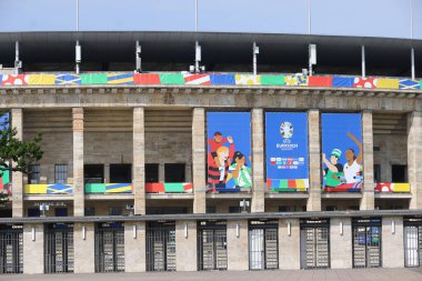 Berlin, Almanya - 7 Haziran 2024: UEFA EURO 2024 'te düzenlenen Olimpiyat Stadyumu Berlin' in ana girişi, UEFA 2024 Turnuvası 'ndan bir hafta önce Açık Medya Günü sırasında görüldü.