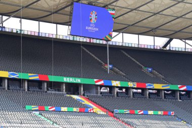 Berlin, Almanya - 7 Haziran 2024: UEFA EURO 2024 'te düzenlenen Olimpiyat Stadyumu Berlin Tribünleri, UEFA 2024 Turnuvası' ndan bir hafta önce Açık Medya Günü 'nde görüldü.