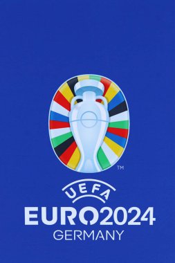 Berlin, Almanya - 7 Haziran 2024: UEFA EURO 2024 Logo Sinyali, UEFA 2024 Turnuvasından bir hafta önce Berlin Olimpiyat Stadyumu tribünlerinde görüldü.