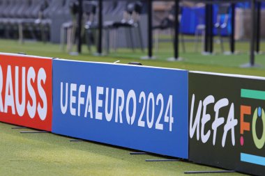 Berlin, Almanya - 7 Haziran 2024: UEFA EURO 2024 Olimpiyat Stadyumu Berlin sahasının yakınında, UEFA 2024 Turnuvası 'ndan bir hafta önce Açık Medya Günü sırasında görüldü.