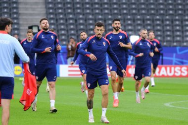Berlin, Almanya - 14 Haziran 2024: UEFA EURO 2024 grup safhası öncesinde düzenlenen Açık eğitim oturumunda Hırvat oyuncular Almanya 'nın başkenti Berlin' deki Olympiastadion 'da oynanan İspanya-Hırvatistan karşılaşması öncesinde eylem halindeler