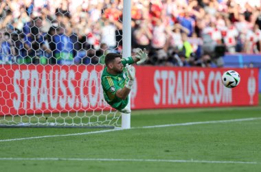 Berlin, Almanya - 15 Haziran 2024: İspanya kalecisi Unai Simon, Almanya 'nın başkenti Berlin' deki Olympiastadion 'da oynanan UEFA EURO 2024 grup maçında penaltı atışını kurtardı