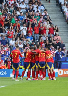 Berlin, Almanya - 15 Haziran 2024: İspanyol oyuncular, Carvajal 'ın UEFA EURO 2024 grup maçında attığı golü Berlin' deki Olympiastadion 'da İspanya ile Hırvatistan arasındaki maçta attığı golü kutladı.