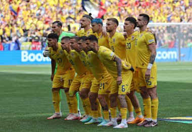 Münih, Almanya - 17 Haziran 2024: Romanya Milli Takımı Oyuncuları, Almanya 'nın Münih kentindeki Münih Futbol Arena' da oynanan UEFA EURO 2024 grup maçından önce grup fotoğrafı için poz verdi