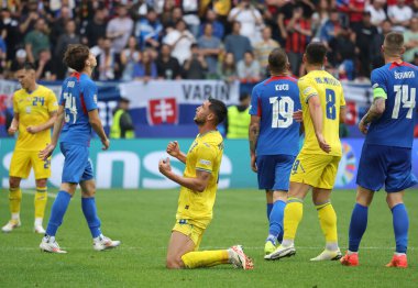 Düsseldorf, Almanya - 21 Haziran 2024: Roman Yaremchuk, Dusseldorf Arena, Dusseldorf 'ta oynanan UEFA EURO 2024 grup maçının son düdüğü sonrasında tepki gösterdi. Yaremchuk gol attı.