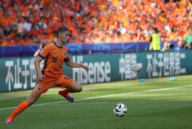 Berlin, Almanya - 25 Haziran 2024: Hollanda 'dan Joey Veerman UEFA EURO 2024 grup safhasında Almanya' nın başkenti Berlin 'deki Olympiastadion' da Hollanda-Avusturya maçında görev yapıyor.