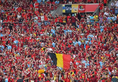 Stuttgart, Almanya - 26 Haziran 2024: Stuttgart 'taki Stuttgart Arena Tribünleri, UEFA EURO 2024 grup etap maçı sırasında Belçika' yı destekleyenlerle dolu