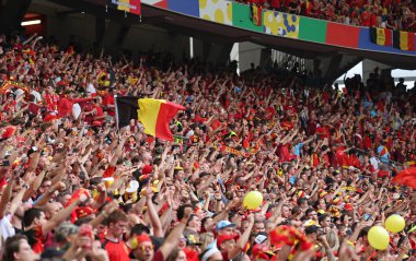 Stuttgart, Almanya - 26 Haziran 2024: Stuttgart 'taki Stuttgart Arena Tribünleri, UEFA EURO 2024 grup etap maçı sırasında Belçika' yı destekleyenlerle dolu