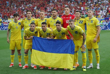 Stuttgart, Almanya - 26 Haziran 2024: Ukrayna Milli Takımı oyuncuları, UEFA EURO 2024 grup etap maçı öncesinde Stuttgart, Almanya 'daki Stuttgart Arena' da Ukrayna v Belçika 'ya poz verdi