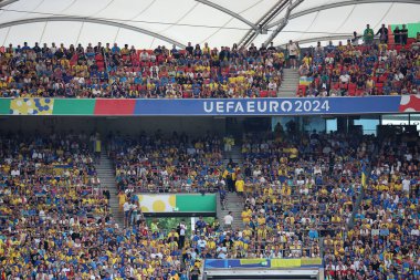 Stuttgart, Almanya - 26 Haziran 2024: Stuttgart 'taki Stuttgart Arena' nın kalabalık tribünleri UEFA EURO 2024 grup etap maçı sırasında Ukrayna v Belçika