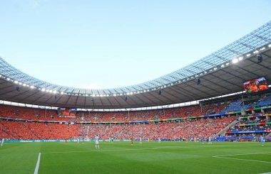 Berlin, Almanya - 25 Haziran 2024: UEFA EURO 2024 grup oyunu sırasında Berlin Olimpiyat Stadyumu 'nda Berlin' in panoramik görünümü