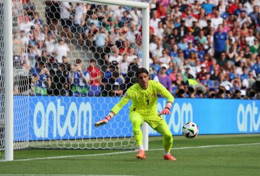 Berlin, Almanya - 29 Haziran 2024: İsviçre kalecisi Yann Sommer, Almanya 'nın başkenti Berlin' deki Olympiastadion 'da oynanan 16 maçlık UEFA EURO 2024 turu sırasında görev başında.