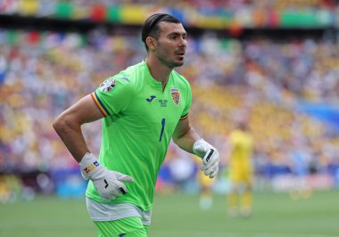 Münih, Almanya - 17 Haziran 2024: Romanya kalecisi Florin Nita UEFA EURO 2024 grup oyunu sırasında Münih 'teki Münih Futbol Arena' da Romanya - Ukrayna maçında görev yaptı