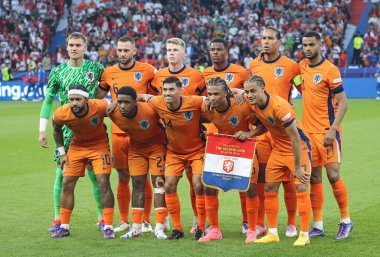 Berlin, Almanya - 6 Temmuz 2024: Hollanda Milli Takımı Oyuncuları, Almanya 'nın başkenti Berlin' deki Olympiastadion 'da oynanan UEFA EURO 2024 çeyrek final maçı öncesinde grup fotoğrafı için poz verdi