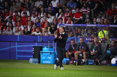 Berlin, Almanya - 6 Temmuz 2024: UEFA EURO 2024 çeyrek final maçı sırasında Almanya 'nın başkenti Berlin' deki Olympiastadion 'da Türk teknik direktör Vincenzo Montella görev başında.