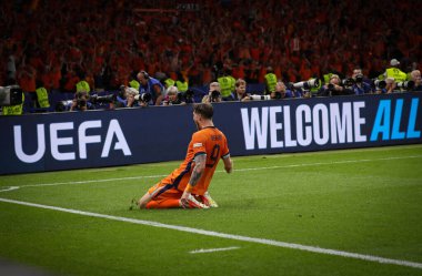 Berlin, Almanya - 6 Temmuz 2024: Wout Weghorst takımının Almanya 'nın başkenti Berlin' deki Olympiastadion 'da Türkiye' ye karşı oynadığı UEFA 2024 çeyrek final maçını kazanmasını kutladı