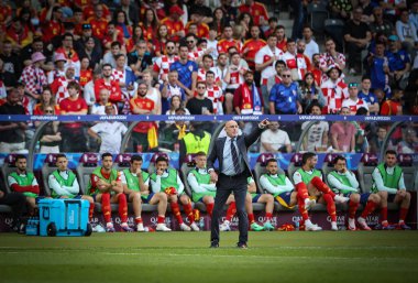 Berlin, Almanya - 15 Haziran 2024: İspanya teknik direktörü Luis de la Fuente UEFA EURO 2024 grup safhasında Almanya 'nın başkenti Berlin' deki Olympiastadion 'da oynanan İspanya - Hırvatistan maçında görev aldı.