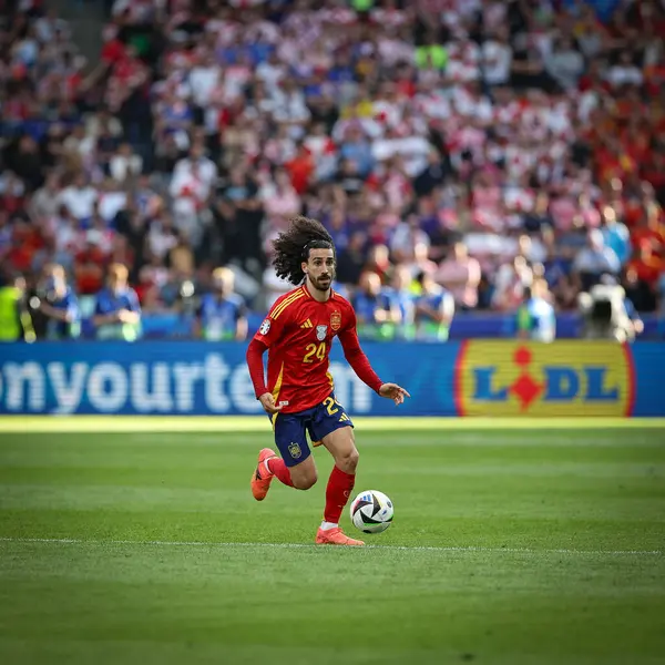 Berlin, Almanya - 15 Haziran 2024: Marc Cucurella (# 24) UEFA EURO 2024 grup safhasında Almanya 'nın başkenti Berlin' deki Olympiastadion 'da oynanan İspanya - Hırvatistan maçında görev aldı.
