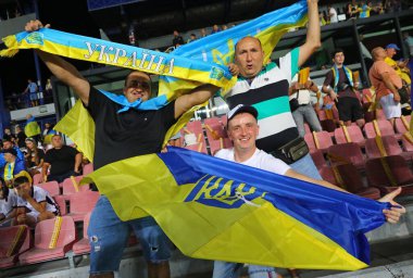 Prag, Çek Cumhuriyeti - 7 Eylül 2024: UEFA Milletler Ligi maçı Ukrayna-Arnavutluk maçı Prag 'daki Epet Arena' da. Ukraynalı destekçiler desteklerini gösterdiler