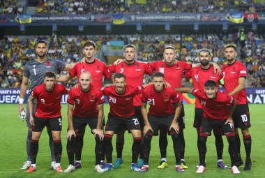 Prag, Çek Cumhuriyeti - 7 Eylül 2024: UEFA Milletler Ligi maçı Ukrayna-Arnavutluk maçı Prag 'daki Epet Arena' da. Arnavut milli takımı grup fotoğrafı için poz verdi