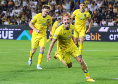 Prag, Çek Cumhuriyeti - 7 Eylül 2024: UEFA Milletler Ligi maçı Ukrayna-Arnavutluk maçı Prag 'daki Epet Arena' da. Ukraynalı Yukhym Konoplia gol attıktan sonra tepki verdi