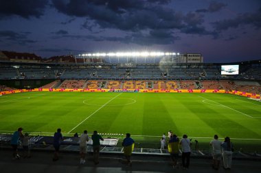 Prag, Çek Cumhuriyeti - 7 Eylül 2024: UEFA Uluslar Ligi maçı sırasında Prag 'daki Epet Arena' nın (Generali Arena veya Letna Stadyumu) panoramik manzarası. Kapasite 18,887