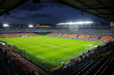 Prag, Çek Cumhuriyeti - 7 Eylül 2024: UEFA Uluslar Ligi maçı sırasında Prag 'daki Epet Arena' nın (Generali Arena veya Letna Stadyumu) panoramik manzarası. Kapasite 18,887