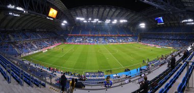 Poznan, Polonya - 11 Ekim 2024: Poznan Stadyumu (Enea Arena) UEFA Uluslar Ligi karşılaşması öncesinde Ukrayna ve Gürcistan 'ın panoramik manzarası. Kapasite 42,837
