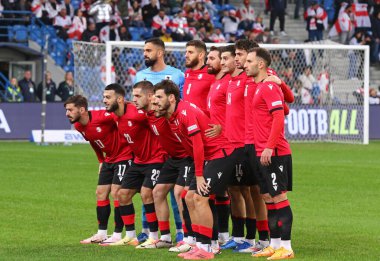 Poznan, Polonya - 11 Ekim 2024: Gürcistan Milli Takımı Oyuncuları, Poznan, Polonya 'daki Poznan Stadyumu' nda oynanan UEFA Uluslar Ligi karşılaşması öncesinde grup fotoğrafı için poz verdi
