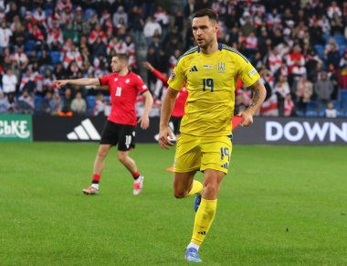 Poznan, Polonya - 11 Ekim 2024: Ukraynalı Oleksii Hutsuliak, Polonya 'nın Poznan kentindeki Poznan Stadyumu' nda oynanan UEFA Uluslar Ligi maçı sırasında eylem halindeydi.
