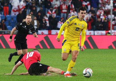 Poznan, Polonya - 11 Ekim 2024: Ukraynalı Mykola Shaparenko, Polonya 'nın Poznan kentindeki Poznan Stadyumu' nda oynanan UEFA Uluslar Ligi karşılaşması sırasında eylem halindedir.