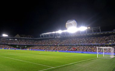 Prag, Çek Cumhuriyeti - 7 Eylül 2024: UEFA Uluslar Ligi maçı sırasında Prag 'daki Epet Arena' nın (Generali Arena veya Letna Stadyumu) panoramik manzarası. Kapasite 18,887