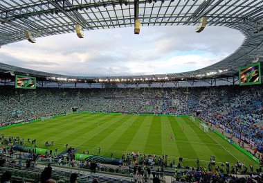 Wroclaw, Polonya - 28 Mayıs 2025: UEFA Konferans Ligi final maçı sırasında Wroclaw 'daki Stadion Wroclaw' ın panoramik görüntüsü.