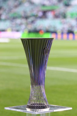 Wroclaw, Polonya - 28 Mayıs 2025: UEFA Konferans Ligi Kupası (Kupa) Wroclaw, Polonya 'daki Stadion Wroclaw' da oynanan UECL final maçı öncesinde sunar