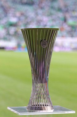 Wroclaw, Polonya - 28 Mayıs 2025: UEFA Konferans Ligi Kupası (Kupa) Wroclaw, Polonya 'daki Stadion Wroclaw' da oynanan UECL final maçı öncesinde sunar