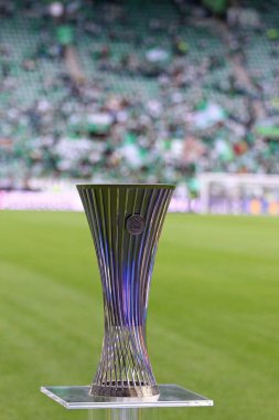 Wroclaw, Polonya - 28 Mayıs 2025: UEFA Konferans Ligi Kupası (Kupa) Wroclaw, Polonya 'daki Stadion Wroclaw' da oynanan UECL final maçı öncesinde sunar