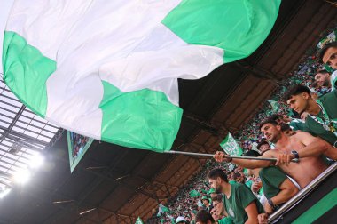 Wroclaw, Polonya - 28 Mayıs 2025: Gerçek Betis taraftarları Wroclaw, Polonya 'da Chelsea' ye karşı oynanan UEFA Konferans Ligi final maçında desteklerini gösterdiler