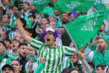Wroclaw, Polonya - 28 Mayıs 2025: Gerçek Betis taraftarları Wroclaw, Polonya 'da Chelsea' ye karşı oynanan UEFA Konferans Ligi final maçında desteklerini gösterdiler
