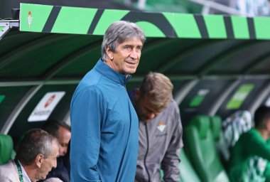 Wroclaw, Polonya - 28 Mayıs 2025: Real Betis teknik direktörü Manuel Pellegrini UEFA Konferans Ligi final maçında Wroclaw, Polonya 'da Chelsea ile karşılaştı