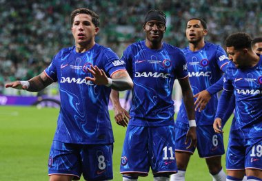 Wroclaw, Polonya - 28 Mayıs 2025: Chelsea oyuncuları, Enzo Fernandez (# 8) UEFA Konferans Ligi final maçında Polonya 'nın Wroclaw kentinde Real Betis' e karşı gol attıktan sonra kutlama yaptılar.