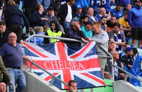Wroclaw, Polonya - 28 Mayıs 2025: Chelsea taraftarları Wroclaw, Polonya 'da Real Betis' e karşı oynanan UEFA Konferans Ligi final maçında desteklerini gösterdiler