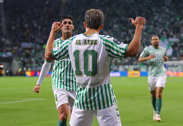 Wroclaw, Polonya - 28 Mayıs 2025: Real Betis 'ten Abdessamad Ezzalzouli (Ez Abde), Wroclaw, Polonya' daki Stadion Wroclaw 'da oynanan UEFA Konferans Ligi final maçında Chelsea' ye gol attıktan sonra tepki gösterdi.