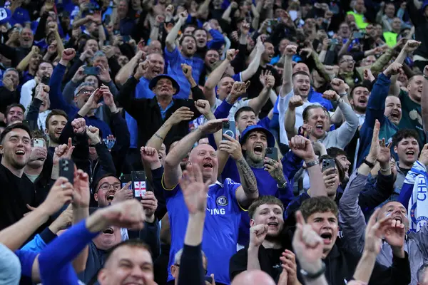 Wroclaw, Polonya - 28 Mayıs 2025: Chelsea taraftarları Wroclaw, Polonya 'da Real Betis' e karşı oynanan UEFA Konferans Ligi final maçında desteklerini gösterdiler