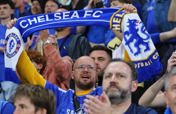 Wroclaw, Polonya - 28 Mayıs 2025: Chelsea taraftarları Wroclaw, Polonya 'da Real Betis' e karşı oynanan UEFA Konferans Ligi final maçında desteklerini gösterdiler
