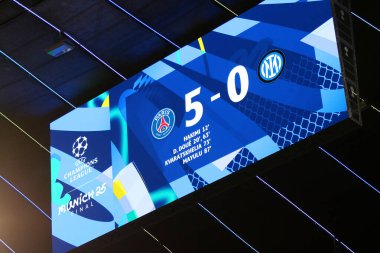 Münih, Almanya - 31 Mayıs 2025: Final skoru (5-0) UEFA Şampiyonlar Ligi Finali 2025 Paris Saint-Germain - Inter Münih Arena skorbordunda görüldü