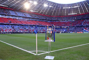 Münih, Almanya - 31 Mayıs 2025: UEFA Şampiyonlar Ligi Kupası (Kupa), Almanya 'nın Münih kentindeki Münih arenasında oynanan UCL final maçı öncesinde Paris Saint-Germain v Inter' i sunar.