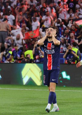 Münih, Almanya - 31 Mayıs 2025: Paris 'li Vitinha, Münih' teki Münih Arena 'da Inter' e karşı oynanan UEFA Şampiyonlar Ligi Finali maçında PSG 'nin 5. golünü atmasını kutluyor.