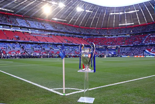 Münih, Almanya - 31 Mayıs 2025: UEFA Şampiyonlar Ligi Kupası (Kupa), Almanya 'nın Münih kentindeki Münih arenasında oynanan UCL final maçı öncesinde Paris Saint-Germain v Inter' i sunar.